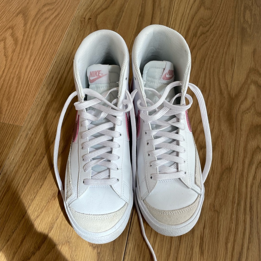 SOLD - Nike Blazers Mid Pink/White LIKE NEW